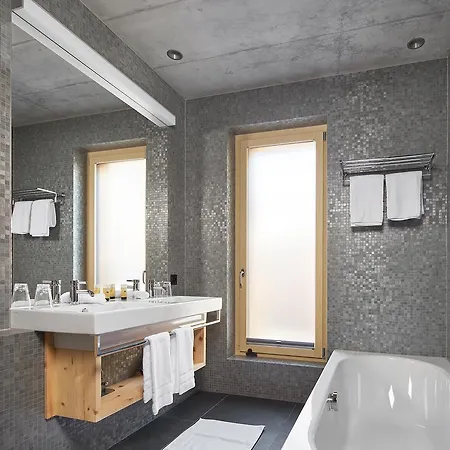 Апартаменты Alpine Chesa A La Punt *